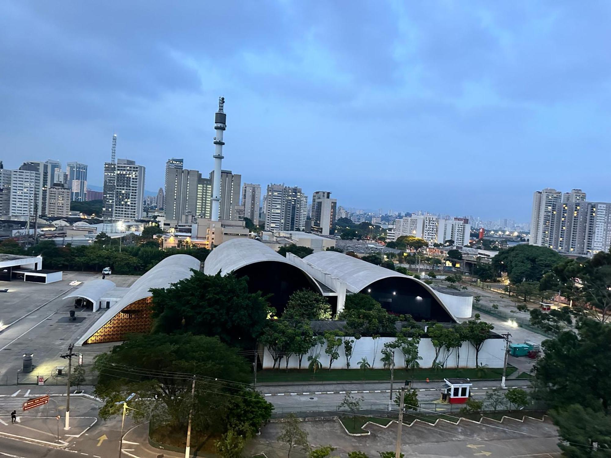 Decorado Com Sacada No Polo Cultural E Eventos Da De Apartamento São Paulo